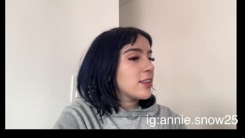 Snapshot of annie_snow_ chatting on 12, 2, 2025 JEANNE no olvides seguirme dont forget follow me  uu online show from 12, 2, 2025
