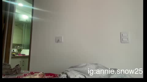 Snapshot of annie_snow_ chatting on 13, 2, 2025 JEANNE no olvides seguirme dont forget follow me  uu online show from 13, 2, 2025