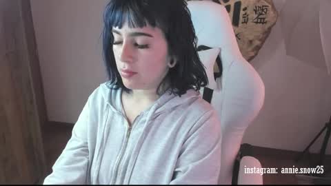 Snapshot of annie_snow_ chatting on 19, 2, 2025 JEANNE no olvides seguirme dont forget follow me  uu online show from 19, 2, 2025