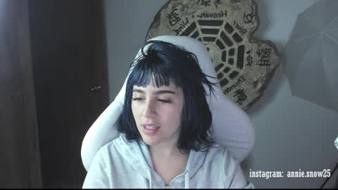 Snapshot of annie_snow_ chatting on 20, 2, 2025 JEANNE no olvides seguirme dont forget follow me  uu online show from 20, 2, 2025