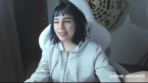 Snapshot of annie_snow_ chatting on 20, 2, 2025 JEANNE no olvides seguirme dont forget follow me  uu online show from 20, 2, 2025