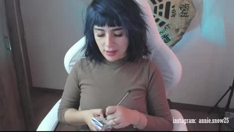 Snapshot of annie_snow_ chatting on 20, 2, 2025 JEANNE no olvides seguirme dont forget follow me  uu online show from 20, 2, 2025