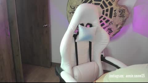 Snapshot of annie_snow_ chatting on 21, 2, 2025 JEANNE no olvides seguirme dont forget follow me  uu online show from 21, 2, 2025