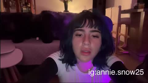 Snapshot of annie_snow_ chatting on 27, 2, 2025 JEANNE no olvides seguirme dont forget follow me  uu online show from 27, 2, 2025