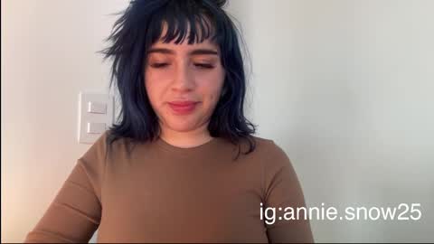 Snapshot of annie_snow_ chatting on 28, 2, 2025 JEANNE no olvides seguirme dont forget follow me  uu online show from 28, 2, 2025