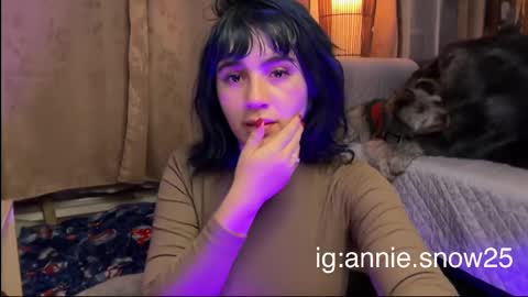 Snapshot of annie_snow_ chatting on 1, 3, 2025 JEANNE no olvides seguirme dont forget follow me  uu online show from 1, 3, 2025