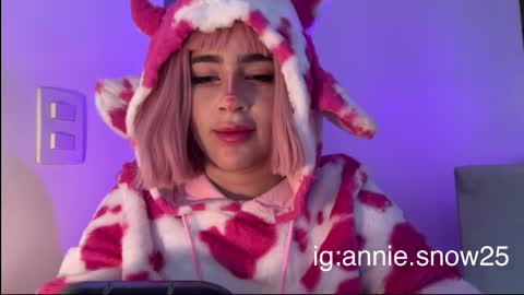 Snapshot of annie_snow_ chatting on 4, 3, 2025 JEANNE no olvides seguirme dont forget follow me  uu online show from 4, 3, 2025