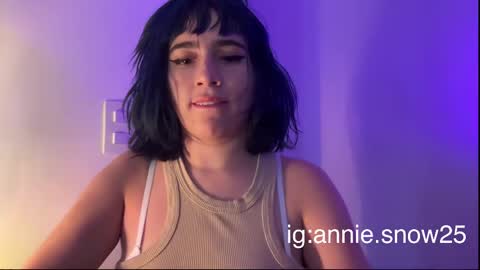 Snapshot of annie_snow_ chatting on 6, 3, 2025 JEANNE no olvides seguirme dont forget follow me  uu online show from 6, 3, 2025