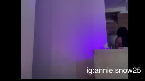 Snapshot of annie_snow_ chatting on 11, 3, 2025 JEANNE no olvides seguirme dont forget follow me  uu online show from 11, 3, 2025