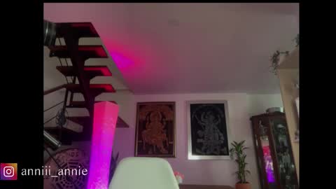 Snapshot of annie_snow_ chatting on 9, 9, 2025 JEANNE no olvides seguirme dont forget follow me  uu online show from 9, 9, 2025