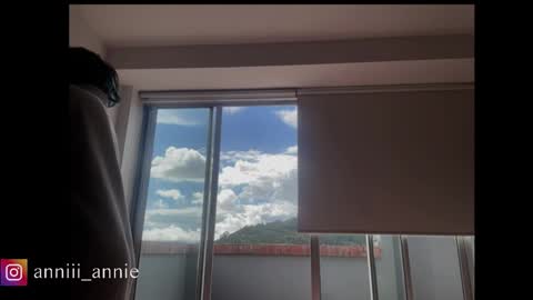 Snapshot of annie_snow_ chatting on 10, 9, 2025 JEANNE no olvides seguirme dont forget follow me  uu online show from 10, 9, 2025
