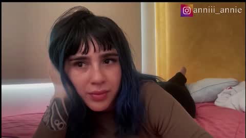 Snapshot of annie_snow_ chatting on 12, 9, 2025 JEANNE no olvides seguirme dont forget follow me  uu online show from 12, 9, 2025