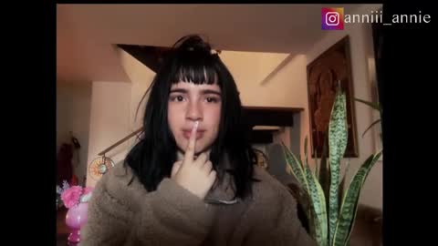 Snapshot of annie_snow_ chatting on 23, 9, 2025 JEANNE no olvides seguirme dont forget follow me  uu online show from 23, 9, 2025