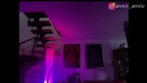 Snapshot of annie_snow_ chatting on 29, 9, 2025 JEANNE no olvides seguirme dont forget follow me  uu online show from 29, 9, 2025