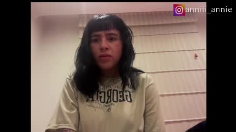 Snapshot of annie_snow_ chatting on 2, 10, 2025 JEANNE no olvides seguirme dont forget follow me  uu online show from 2, 10, 2025