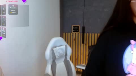 Annie Volker online show from 17, 11, 2025