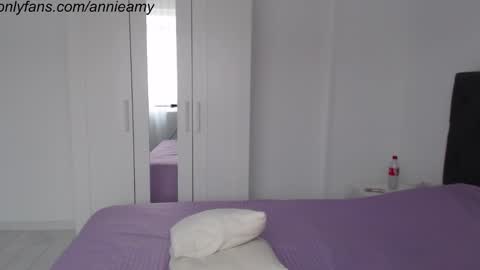 Annie online show from 25, 1, 2025