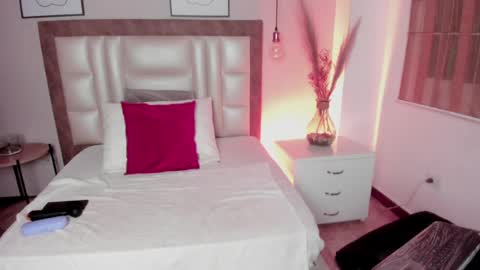 Snapshot of anniebluee_ chatting on 4, 4, 2026 Annie Bluee online show from 4, 4, 2026