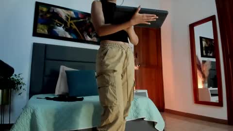 Snapshot of anniebluee_ chatting on 21, 4, 2026 Annie Bluee online show from 21, 4, 2026