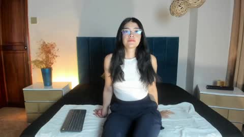 Snapshot of anniebluee_ chatting on 24, 4, 2026 Annie Bluee online show from 24, 4, 2026