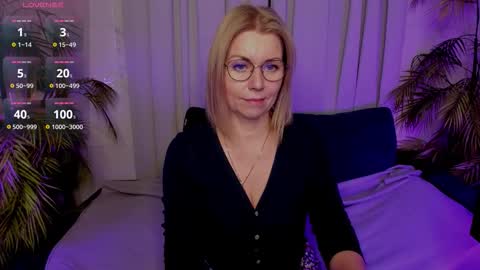 Annie online show from 10, 11, 2025