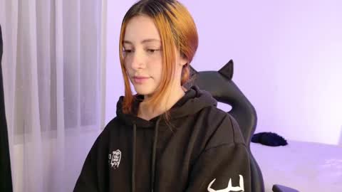 Snapshot of anniemora_ chatting on 8, 4, 2026 Annie online show from 8, 4, 2026