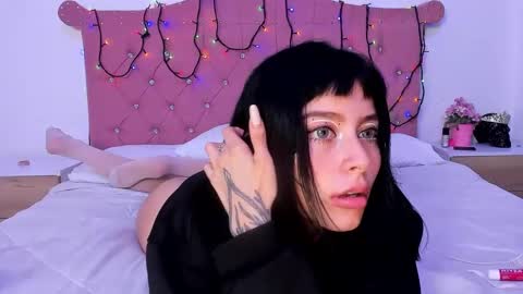 Snapshot of annienasty chatting on 11, 1, 2025 Annie online show from 11, 1, 2025