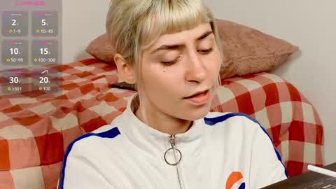 annietinky online show from 22, 9, 2025