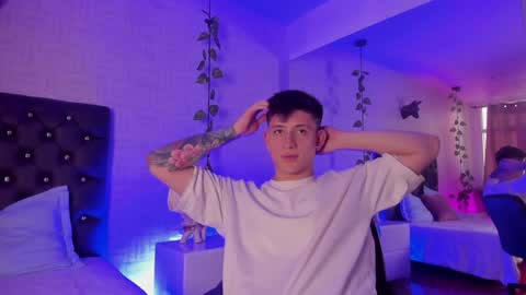 Snapshot of anniie_and_alex chatting on 8, 12, 2024 Annie Alex online show from 8, 12, 2024