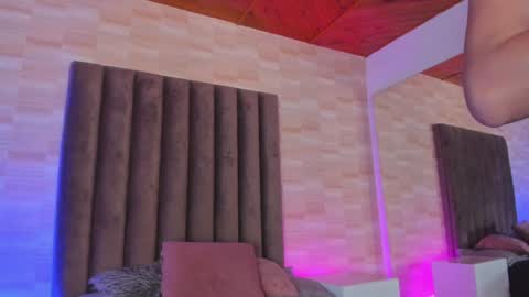 Snapshot of anniie_and_alex chatting on 20, 12, 2024 Annie Alex online show from 20, 12, 2024