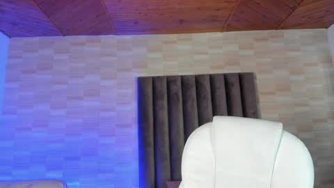 Snapshot of anniie_and_alex chatting on 5, 1, 2025 Annie Alex online show from 5, 1, 2025