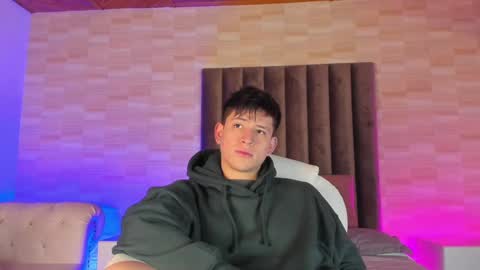 Snapshot of anniie_and_alex chatting on 7, 1, 2025 Annie Alex online show from 7, 1, 2025