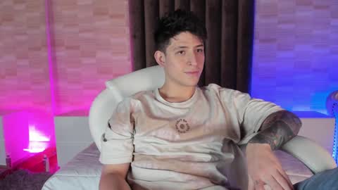 Snapshot of anniie_and_alex chatting on 8, 1, 2025 Annie Alex online show from 8, 1, 2025