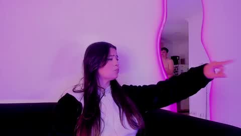 Snapshot of anniie_and_alex chatting on 4, 3, 2025 Annie Alex online show from 4, 3, 2025