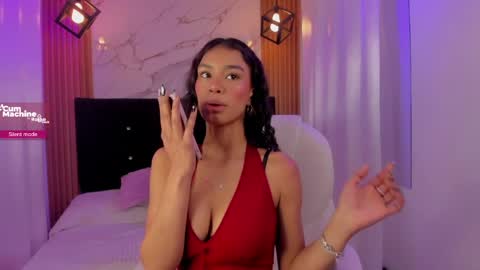 Snapshot of anniie_evans1 chatting on 7, 4, 2026 Annie Evans online show from 7, 4, 2026