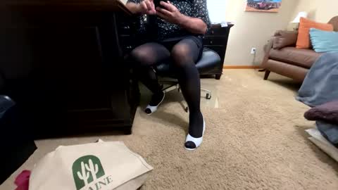 Anninpantyhose online show from 4, 6, 2026
