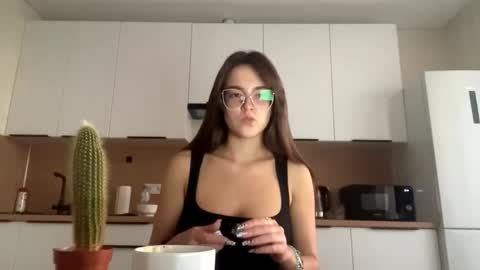 Snapshot of annisguion chatting on 11, 9, 2025 Leila Bruno online show from 11, 9, 2025