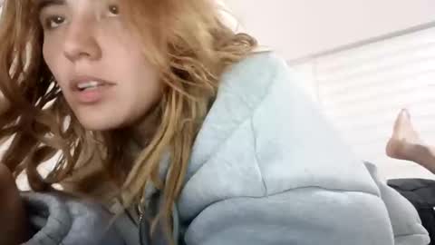 Snapshot of annrousse chatting on 17, 9, 2025 annrousse online show from 17, 9, 2025