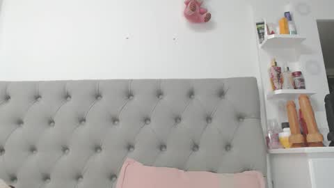 anntonella_squirt online show from 5, 12, 2025