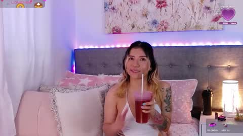 Snapshot of anntonellalee chatting on 9, 10, 2025 Antonella Lee online show from 9, 10, 2025