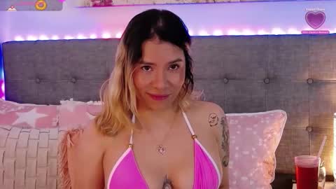 Snapshot of anntonellalee chatting on 13, 10, 2025 Antonella Lee online show from 13, 10, 2025