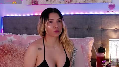 Snapshot of anntonellalee chatting on 17, 10, 2025 Antonella Lee online show from 17, 10, 2025