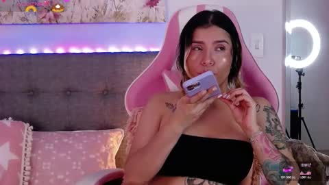 Snapshot of anntonellalee chatting on 19, 11, 2025 Antonella Lee online show from 19, 11, 2025