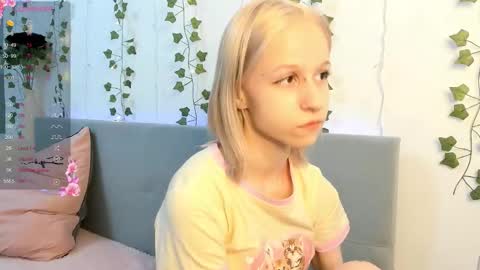 Snapshot of anny_0luv chatting on 3, 12, 2025 annymeow online show from 3, 12, 2025