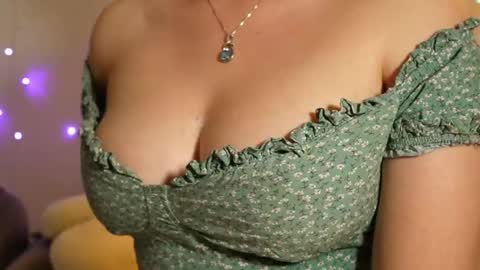 Snapshot of anny_dee chatting on 6, 1, 2026 Anny online show from 6, 1, 2026