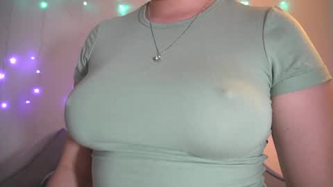 Snapshot of anny_dee chatting on 13, 4, 2026 Anny online show from 13, 4, 2026