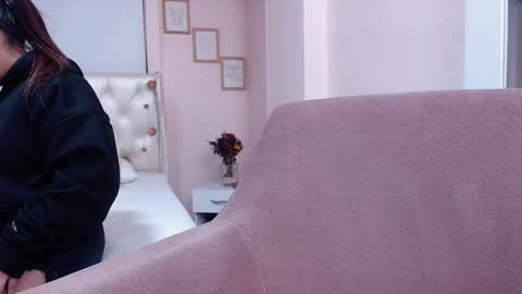 Snapshot of anny_louis chatting on 6, 12, 2024 ANNY LOUIS online show from 6, 12, 2024