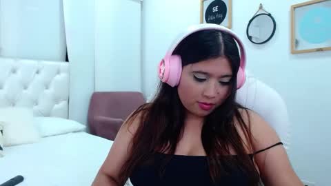 Snapshot of anny_louis chatting on 5, 1, 2025 ANNY LOUIS online show from 5, 1, 2025