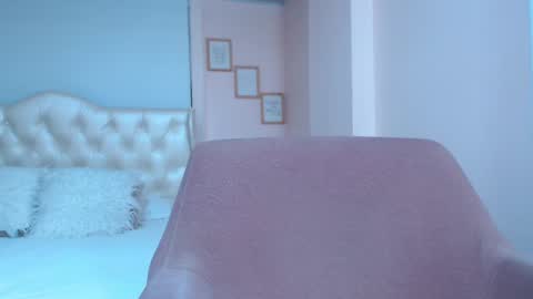 Snapshot of anny_louis chatting on 22, 2, 2025 ANNY LOUIS online show from 22, 2, 2025