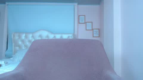 Snapshot of anny_louis chatting on 24, 2, 2025 ANNY LOUIS online show from 24, 2, 2025